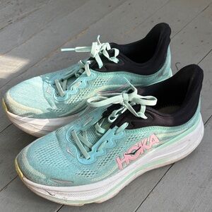 Hoka Women's Aqua and Black Athletic Shoes Bondi 9 size 9